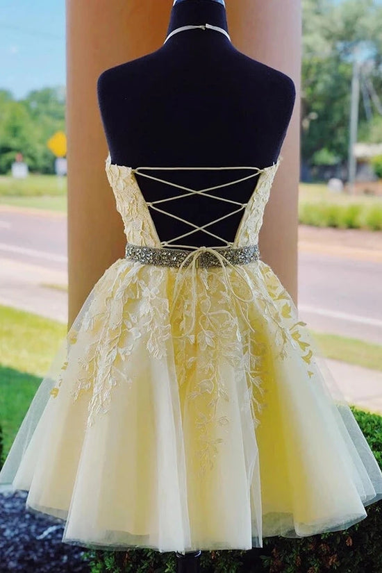 A Line Halter Lace Appliques Short Homecoming Dress With Beading