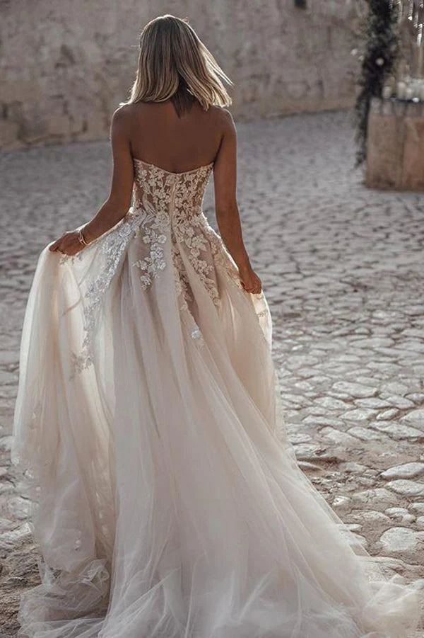 A Line Sweetheart Ivory Tulle Beach Wedding Dress With Appliques