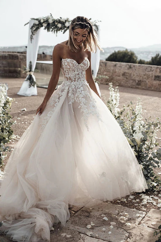 A Line Sweetheart Ivory Tulle Beach Wedding Dress With Appliques