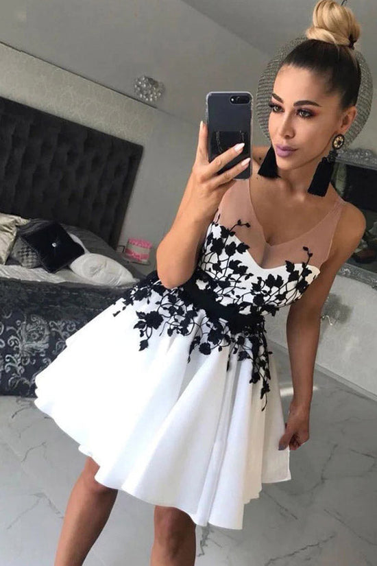 Chic White Tulle V Back Short Homecoming Dress With Appliques