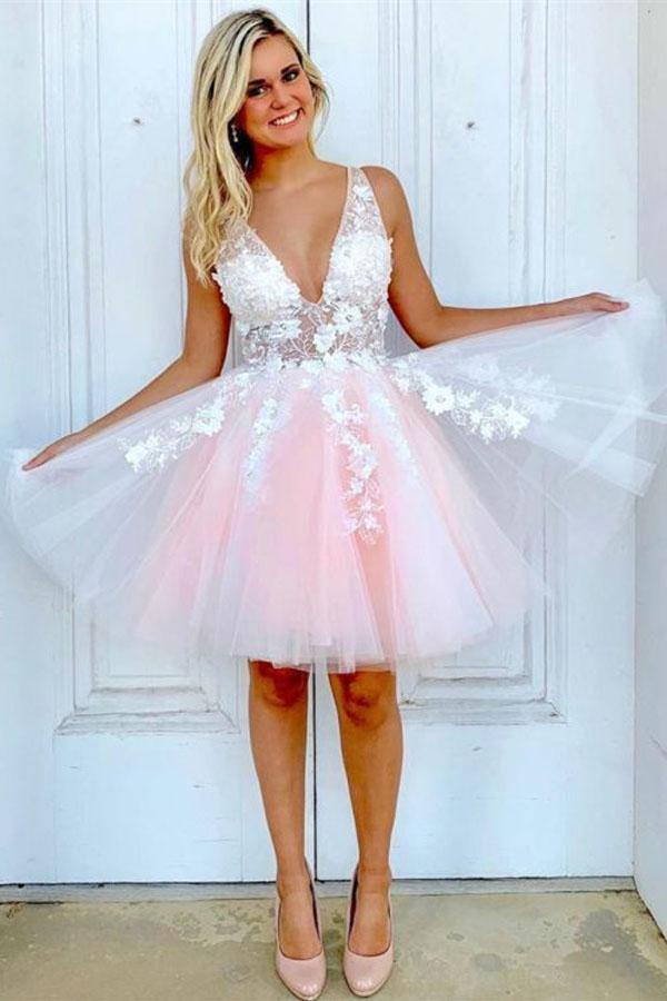 Cute V Neck Tulle Short Homecoming Dress With White Lace Appliques WD187