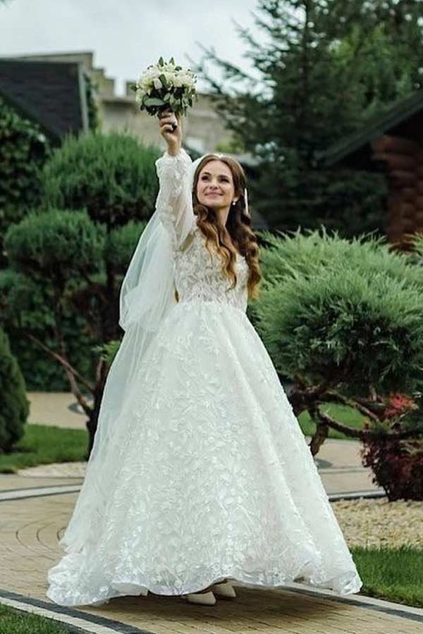 Gorgeous Ball Gown Long Sleeve Ivory Lace Wedding Dress Beaded Bridal Dress WW269
