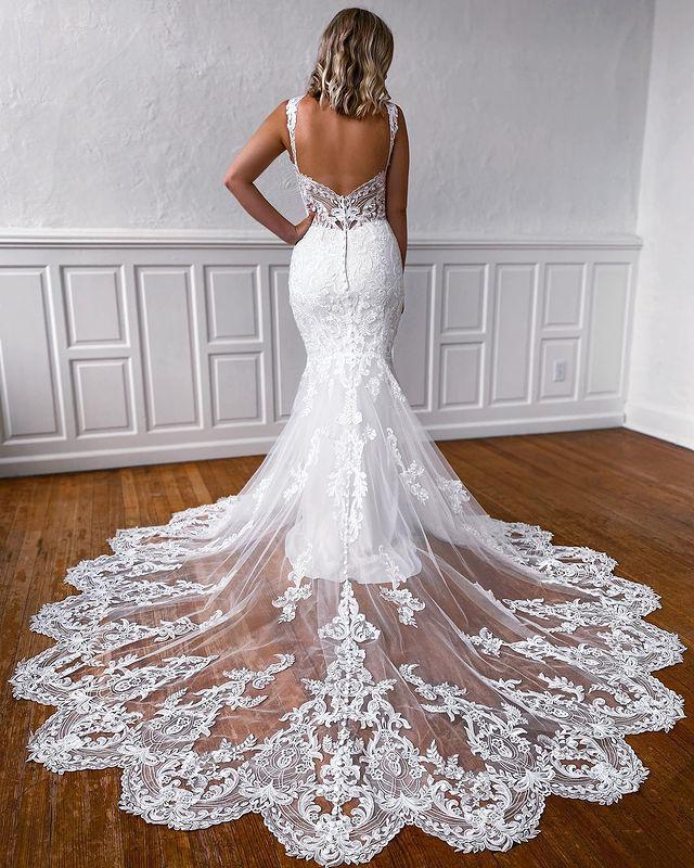 Gorgeous Mermaid White Lace Wedding Dress with Court Train