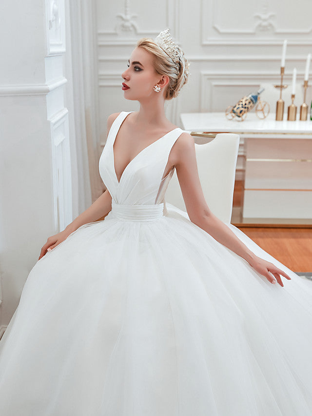 Sexy V-neck sleeveless White Princess Spring Wedding Dress | Elegant Low Back Bridal Gowns with Belt