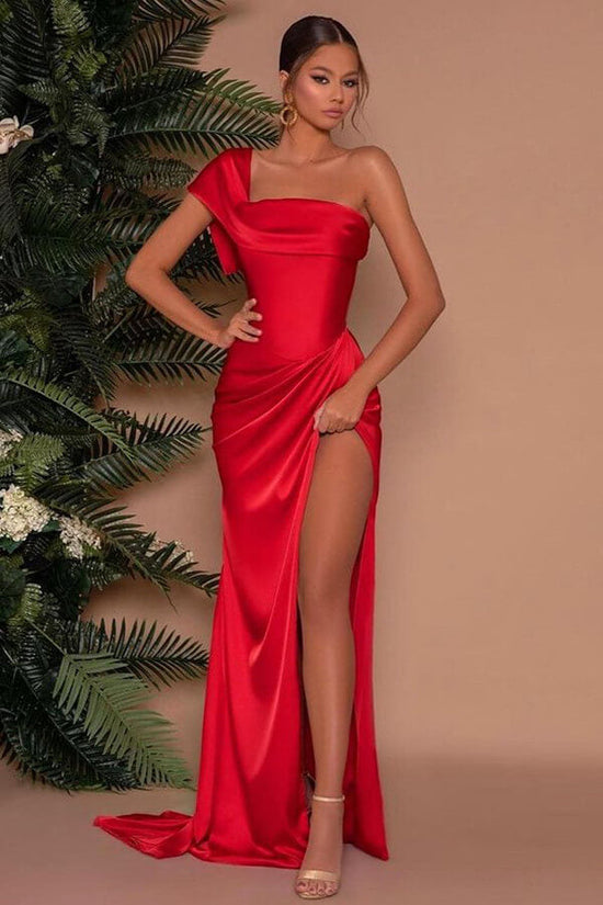 Sizzling Scarlet One-Shoulder Mermaid Prom Gown with Front Slit and Strapless Detail
