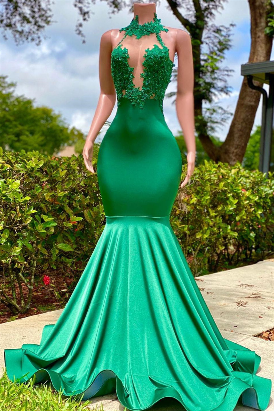 Sleeveless Mermaid Prom Dress with Open Back and Elegant Appliques