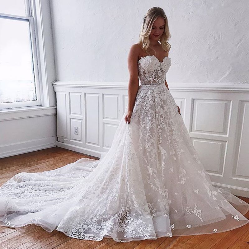 Stunning Sweetheart Aline Wedding Dress Sleeveless Tulle Lace Bridal Dress with Appliques