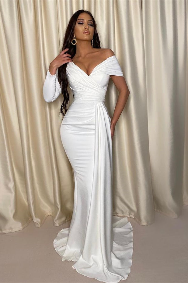 Stylish White Evening Dress Prom Dress Featuring One Shoulder or Off-the-Shoulder Design with Pleated Detail